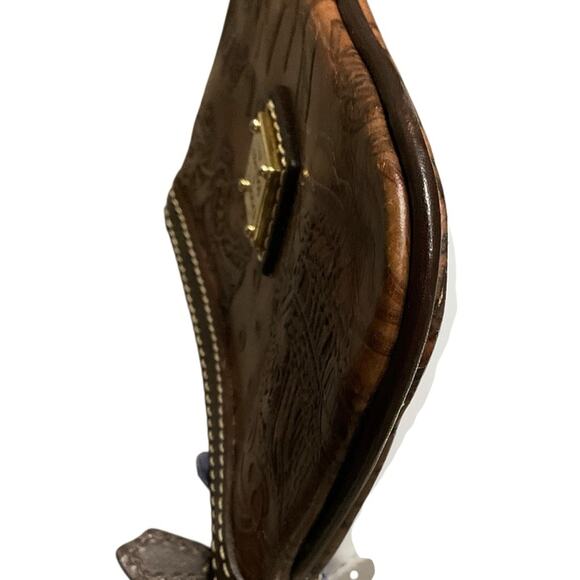 Dooney & Bourke Embossed Disney Aulani Wristlet NEW - Picture 14 of 15